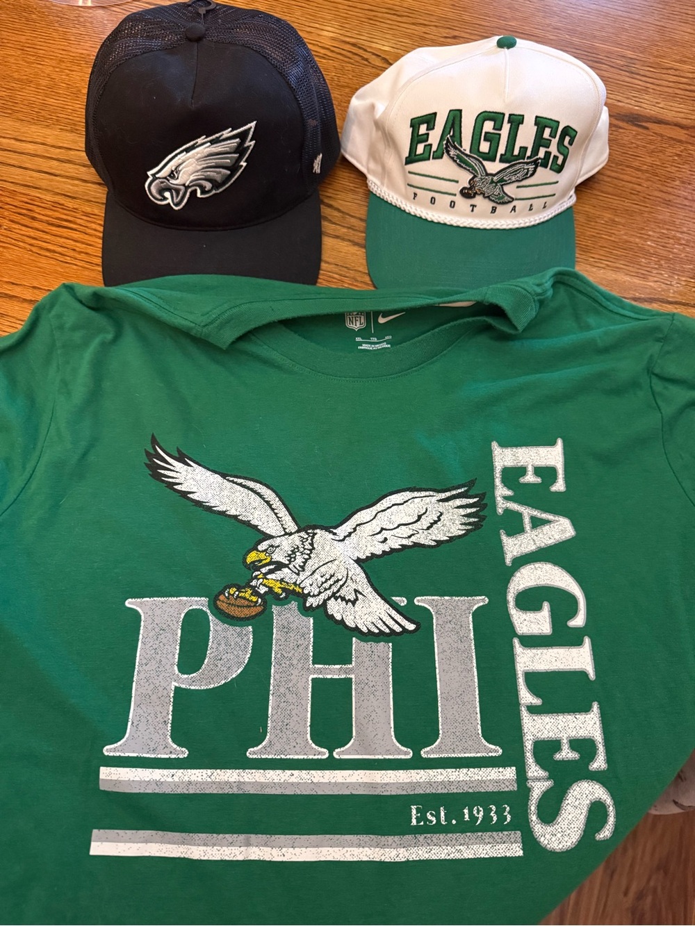 Nike Green Philadelphia Eagles Bundle Graphic Tee XXL and Two 47 brand hats.